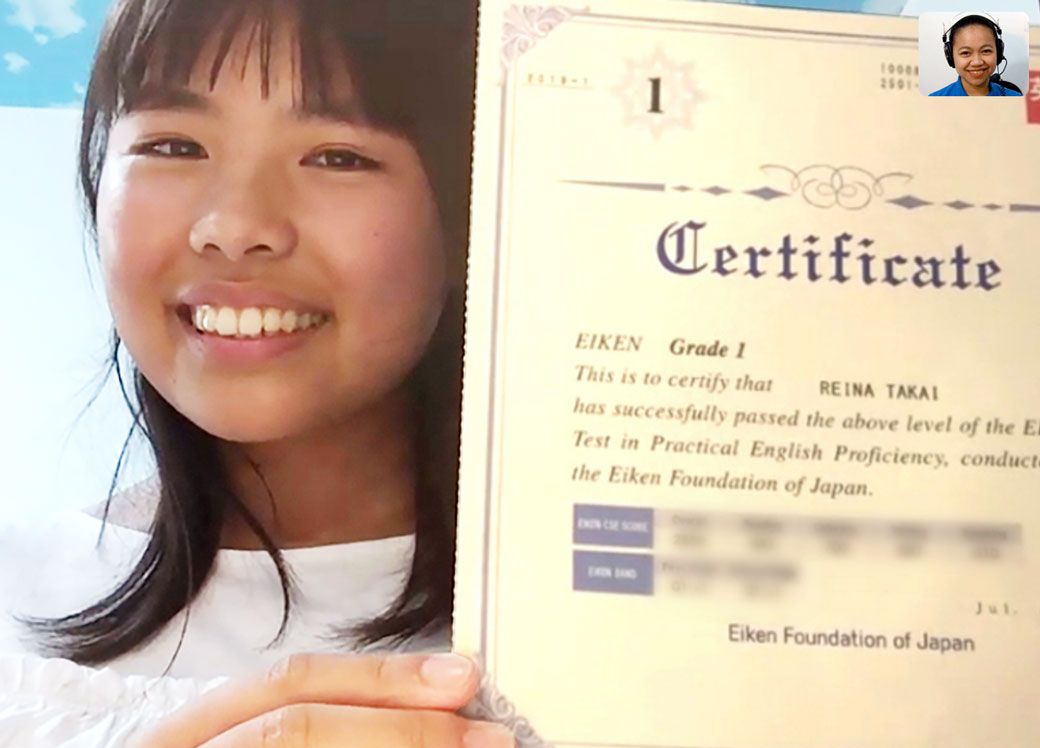 英検1級の合格証書を手にする玲奈さん